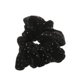 Gomita de pelo negra de terciopelo con pequeños apliques brillantes.
