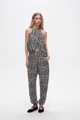 Top cropped de viscosa estampada, con cuello halter y lazo en la espalda.
