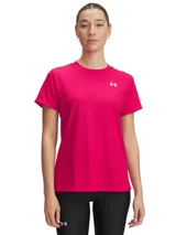 Remera deportiva Under Armour Tech Rib para mujer, color fucsia con logo blanco en el pecho.