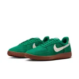 Championes Nike Field General SE color verde con detalles en blanco y suela marrón.