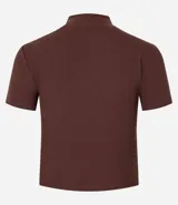 Blusa corta de rib color rosado, con cuello alto y mangas cortas.