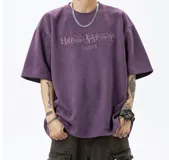 Remera violeta de corte holgado con bordado frontal con la frase "Health Exercise Pains".