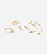 Set de tres pares de aros dorados con strass. Incluye un par de aros tipo argolla, un par de aros con dije de cristal y un par de aros con cadena colgante y dije de barra con strass.