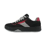 Championes negros con detalles en gris y rojo.