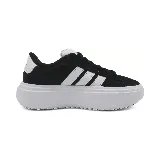 Zapatillas Adidas Grand Court Platform de dama, color negro con las tres tiras laterales blancas y suela de plataforma blanca.