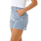 Bermuda celeste de pana con terminación desflecada.