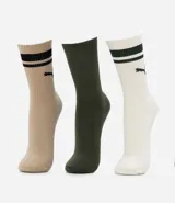 Kit de tres pares de medias deportivas Puma de caña larga. Incluye dos pares con rayas y logo, y un par con lettering.