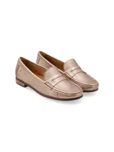 Mocasín Galgo de mujer, confeccionado en cuero color dorado. Diseño clásico y elegante con remache metálico con el logo de la marca.