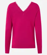Sweater fucsia de punto con cuello en V y detalle de encaje en el escote, mangas largas y puños acanalados.