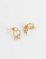 Aros colgantes cortos dorados con forma de aro y strass con colgantes de piedras de cubic zirconia en tonos rosa, naranja y cristal.