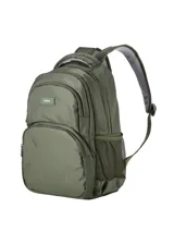 Mochila color verde militar con diseño moderno y funcional. Cuenta con un amplio compartimento principal con cierre reforzado, un bolsillo frontal grande y bolsillos laterales de red elástica. Las correas son ajustables y acolchadas, y la parte trasera y las tiras tienen material respirable.
