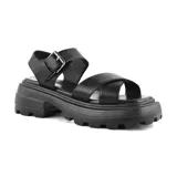 Sandalias negras con plataforma track y hebilla lateral.