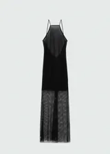 Vestido largo negro de malla con forro interior, cuello halter, espalda abierta, tirantes finos, detalle de strass y diseño entallado.