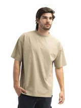 Remera de manga corta, cuello redondo y corte oversized, color gris azulado con efecto lavado.