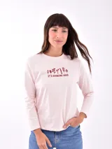 Remera blanca de manga larga con cuello redondo y estampado frontal con la frase "All my love darling" en color celeste.