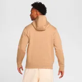 Buzo hoodie color crema de Nike, modelo Club, con logo bordado en blanco en el pecho y bolsillo tipo canguro.