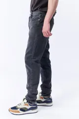 Pantalón de jean negro de corte slim.