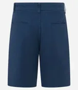 Bermuda masculina de sarga color rosado, con corte recto y bolsillos laterales.