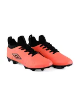 Championes de fútbol Umbro Flash HG, color negro con detalles en violeta y naranja.
