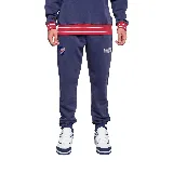 Pantalón de jogging azul con puños ajustados, escudo del Club Nacional de Football y logo de Umbro.