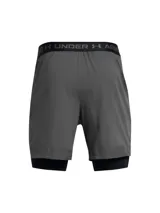 Short deportivo Under Armour modelo Vanish Woven 2in1 para hombre, color gris con calza interior negra. Confeccionado en tejido ligero, duradero y transpirable de secado rápido.
