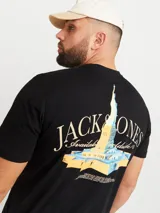 Remera negra de manga corta con cuello redondo y estampado en la espalda de la Estatua de la Libertad con el logo de Jack & Jones.