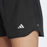 Shorts de running Adidas Run It, color negro, con calzón interior de malla y cintura elástica alta con cordón de ajuste. Presenta un pequeño logo reflectante en el muslo.