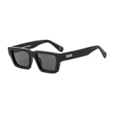 Lentes de sol unisex con montura cuadrada de plástico reciclado color negro y lentes grises con filtro UV400.