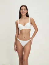 Pack de dos colaless blancas con detalle de encaje en la cintura.