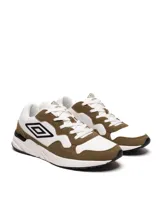 Championes urbanos Umbro, color blanco con detalles en marrón y logo de la marca en el lateral.