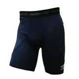 Short t
érmico de hombre Umbro, color azul marino, con cintura el
ástica con logo de la marca y logo estampado en la pierna.