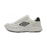 Championes urbanos Umbro Volcan II, color blanco hueso con detalles en gris y negro, con logo de la marca en el lateral.