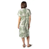 Kimono blanco con estampado de hojas de palmera verdes, escote en V y mangas cortas.