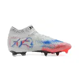 Championes de fútbol Puma Future 8 Ultimate FG, color blanco con detalles en azul, negro y naranja.