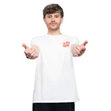 Remera blanca de manga corta con el logo de La Vela Puerca estampado en rojo en el pecho.