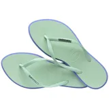 Ojotas Havaianas Slim Point color crema con contorno verde oscuro y logo en las tiras.