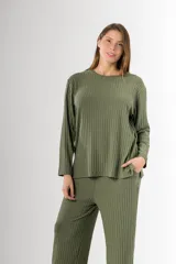 Pantalón palazzo verde oliva de morley de vara ancha en algodón y viscosa, con bolsillos y cintura elastizada.