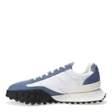 Championes de hombre en combinación de azul y blanco, con diseño urbano y suela texturizada.
