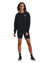 Buzo Under Armour Essential Fleece color beige, de corte holgado y cuello redondo. Logo de la marca bordado en el pecho.