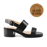 Sandalias de cuero negras con taco bajo cuadrado, dos tiras anchas sobre el empeine y pulsera con hebilla al tobillo.