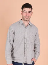 Campera cuadrillé con forro de sherpa.