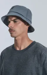 Remerón de algodón premium americano, color gris oscuro melange, con corte extra oversize, hombros caídos y cuello redondo rib al tono.