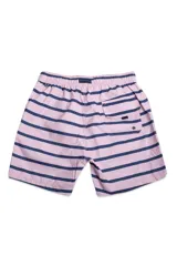 Short de baño azul con estampado de hojas y flores en blanco. Tiene cintura elástica con cordón ajustable, dos bolsillos laterales y uno trasero.