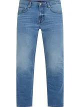 Pantalón de jean azul de corte recto, con cierre de botón y cremallera, cinco bolsillos y logo de Tommy Hilfiger en la parte trasera.