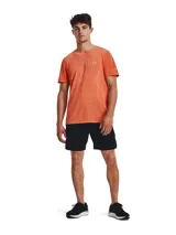 Remera deportiva gris jaspeado de corte clásico, con cuello redondo y mangas cortas. Confeccionada con tejido de punto transpirable y tecnología seamless para mayor comodidad.