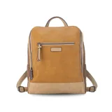 Mochila combinada en tres tonos de símil cuero: marrón claro, beige y marrón oscuro. Tiene bolsillo frontal con cierre, asa de mano y correas regulables.