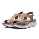 Sandalia Skechers color beige con plataforma blanca, capellada tejida elástica y plantilla acolchada Luxe Foam.