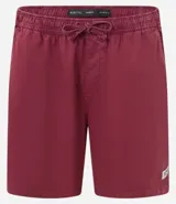 Bermuda de sarga lavada color bordó, con cintura elástica y lazo ajustable. Incluye bolsillos laterales y un pequeño parche con logo en la pierna derecha.