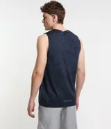 Musculosa deportiva amarilla de poliéster con tecnología dry, cuello redondo y estampado jacquard.