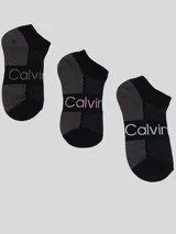 Pack de tres pares de medias invisibles (tipo soquete o tobilleras) de Calvin Klein. Diseño bicolor en negro y gris oscuro, con la marca "Calvin Klein" visible en el lateral del empeine.